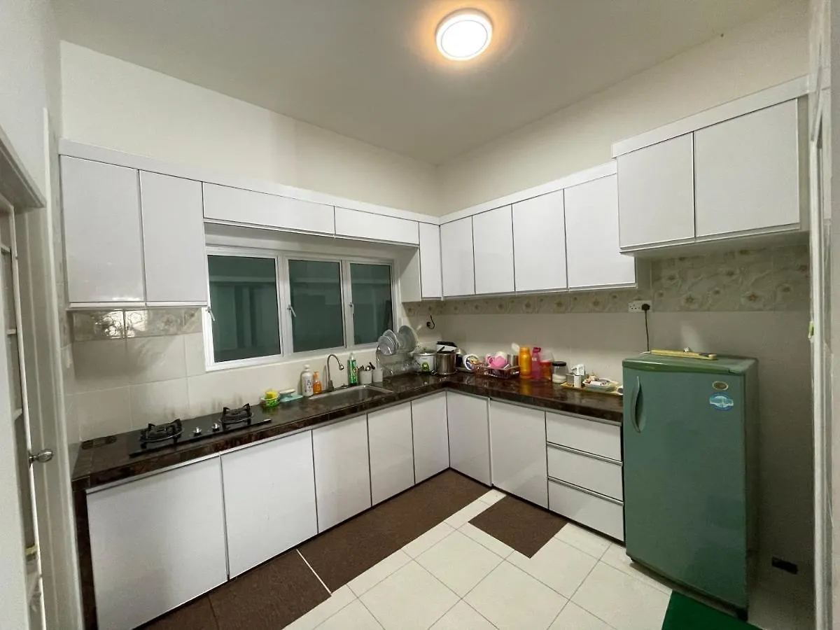 באייאן לפאס Norish Homestay בית נופש באייאן לפאס